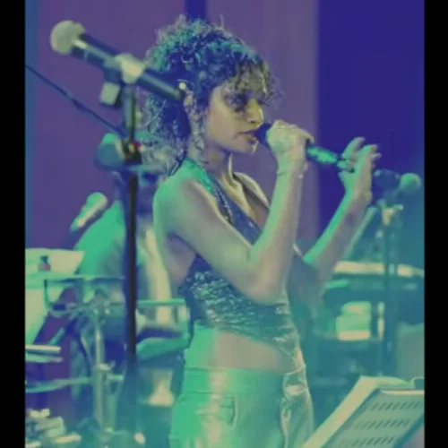 Baby One More Time - Britney spears - Mama Band